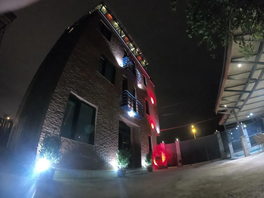 R&M Hotel