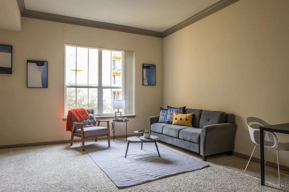 Luxe Midtown Apartments by Frontdesk