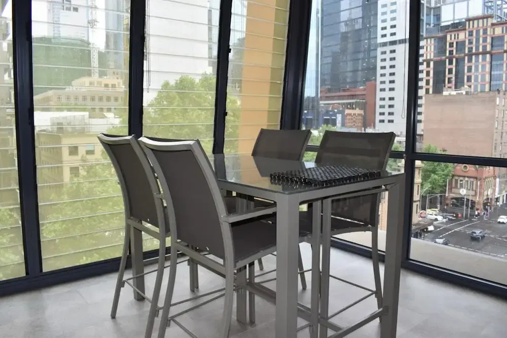 Spacious 1 Bedroom Apartment in the Heart of Melbourne's CBD