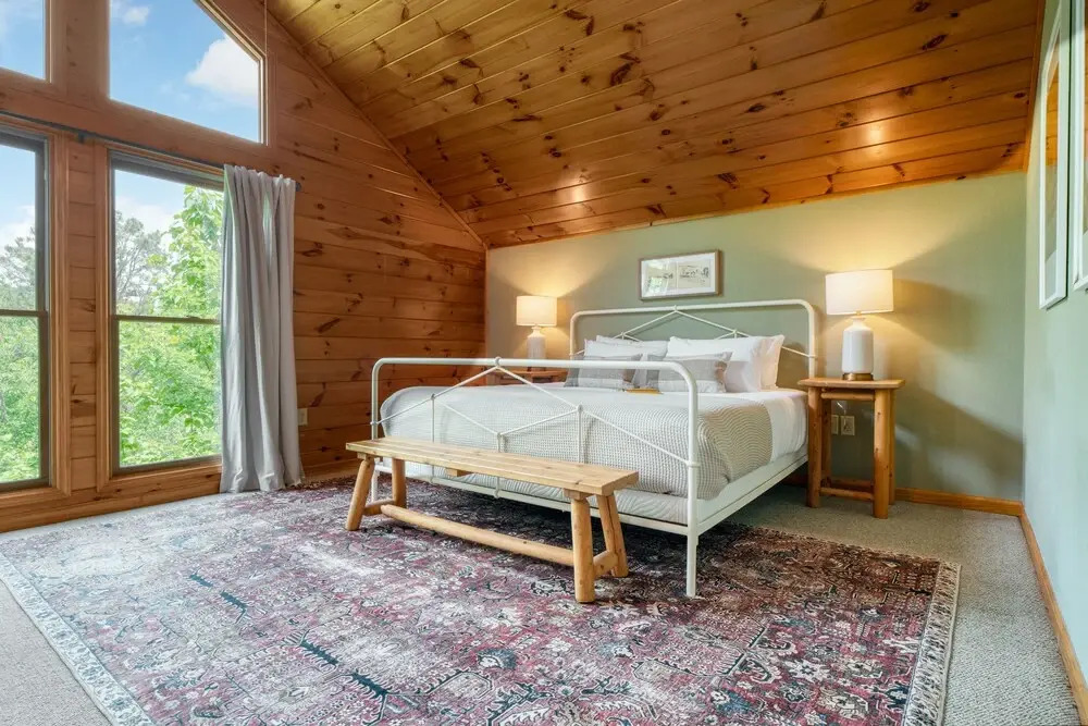 Hottub, Sauna, Pool Table, Views Mins to Downtown Gatlingburg Hollow's Haven