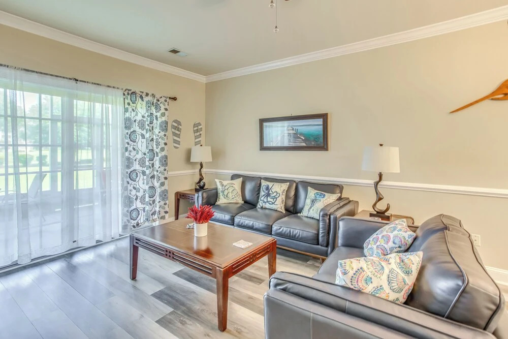 Screened-in Patio: Myrtle Beach Golf Condo