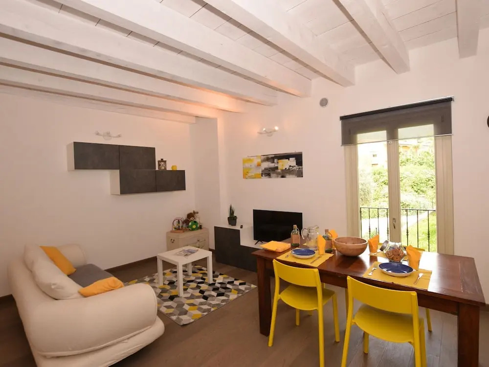 Elegant Holiday Home in Salò Near Lake Beach