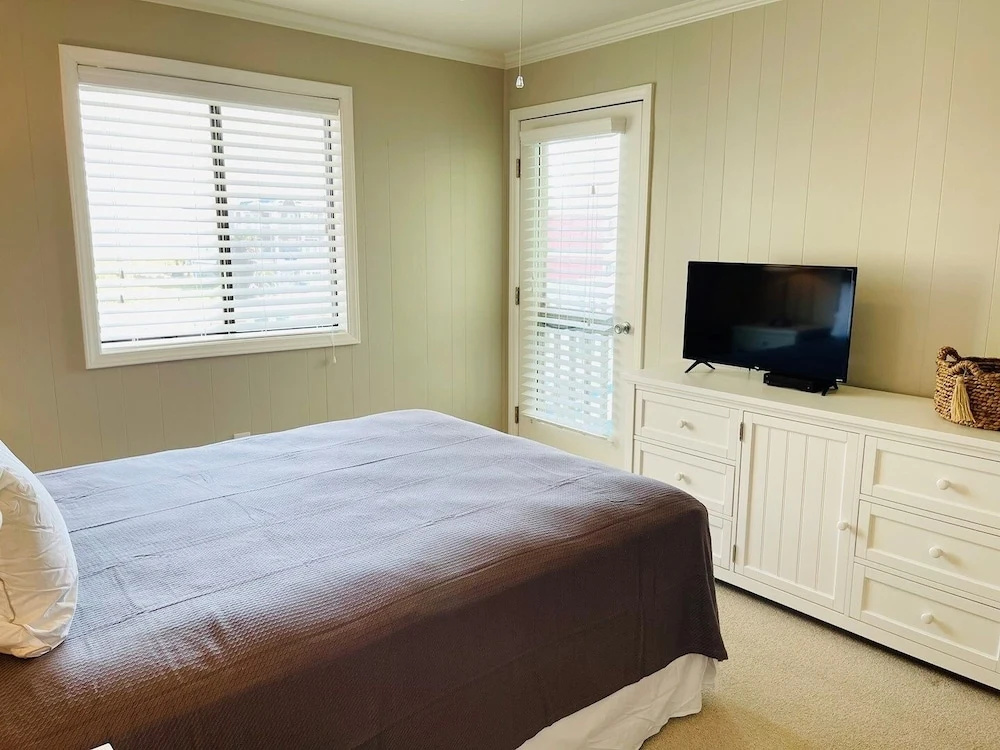 The Skipper 2 Bedroom Condo by RedAwning