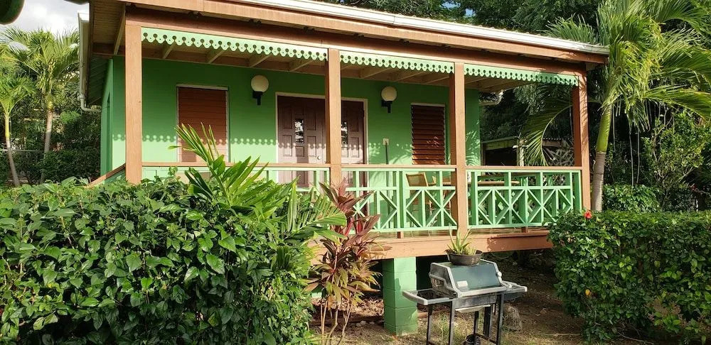 The Greenside Cottages - Private Tropical Garden - Residential area 5 mins from the beach