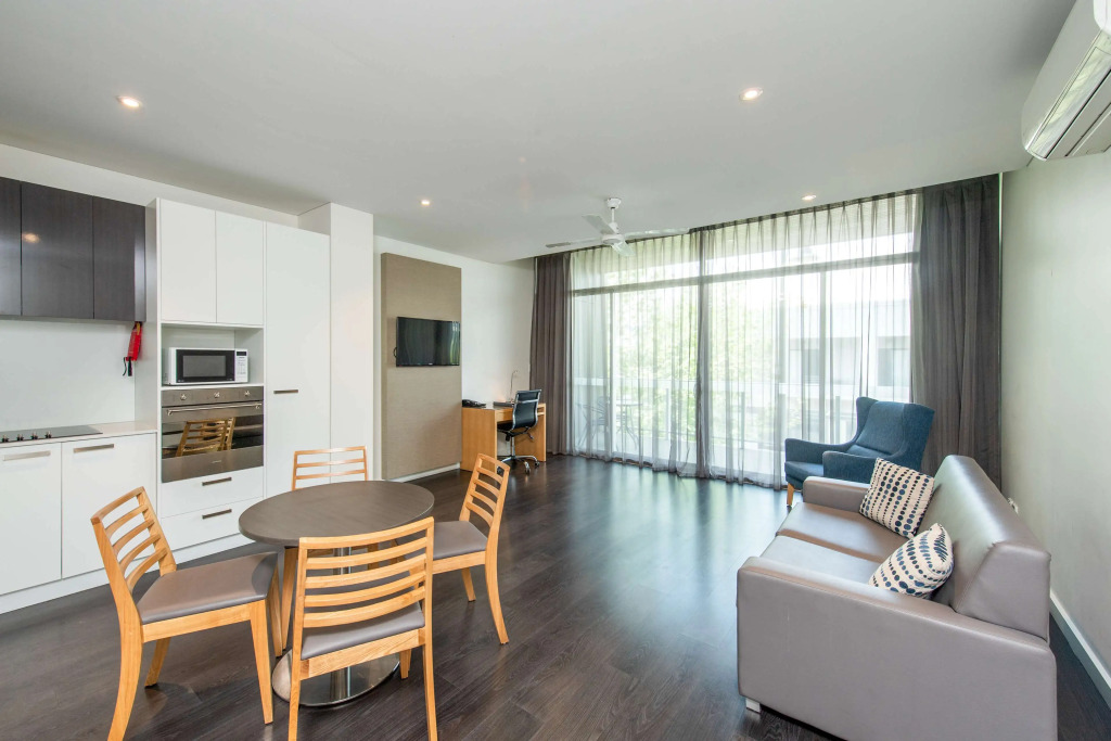 Mawson Lakes Hotel