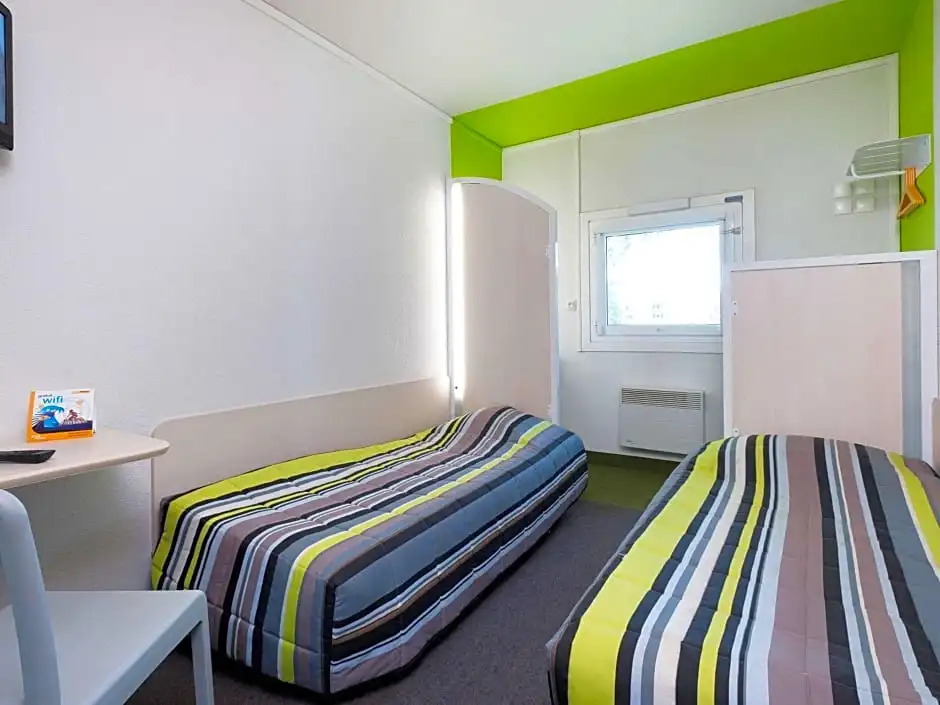 Hotel First Eco Savigny Villemoisson Centre Commercial Carrefour