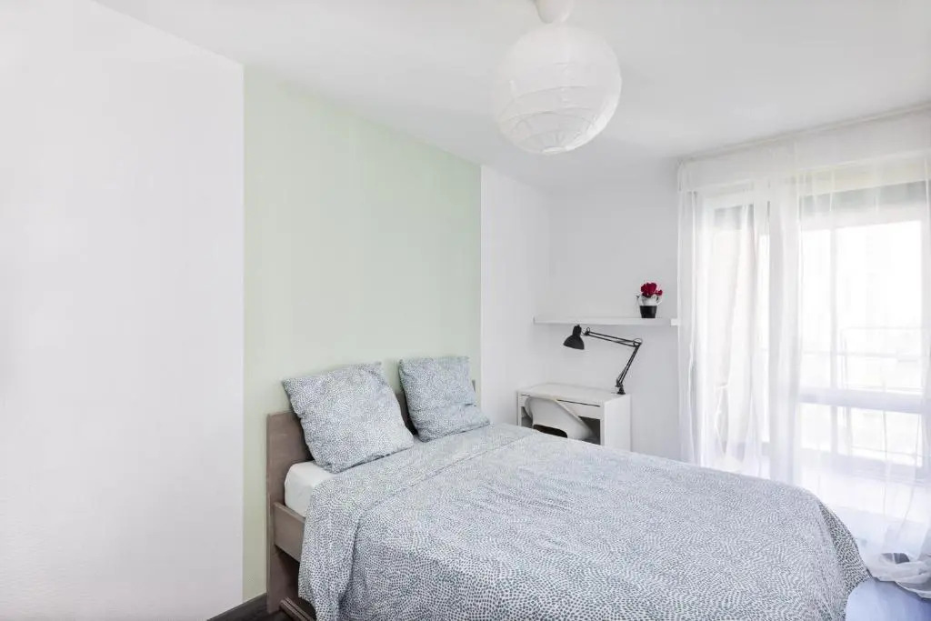Chambre privée avec lit double