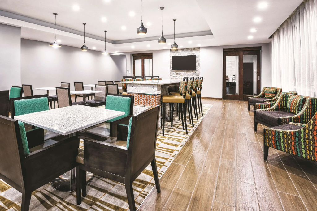 La Quinta by Wyndham San Antonio by Frost Bank Center