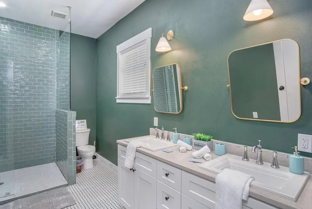 Comfy and Incredible Fenced 2BR 2 BA Near Downtown