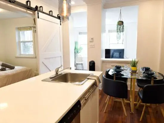 Superb 2 Bed in Plateau 10Min to Mont-Royal Metro