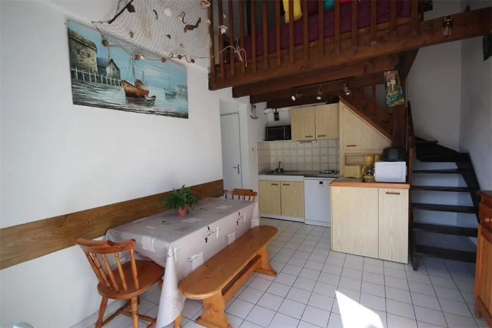300m de la plage, adorable maison sud 2 chambres 5 couchages terrasse ombragée parking LRHP14