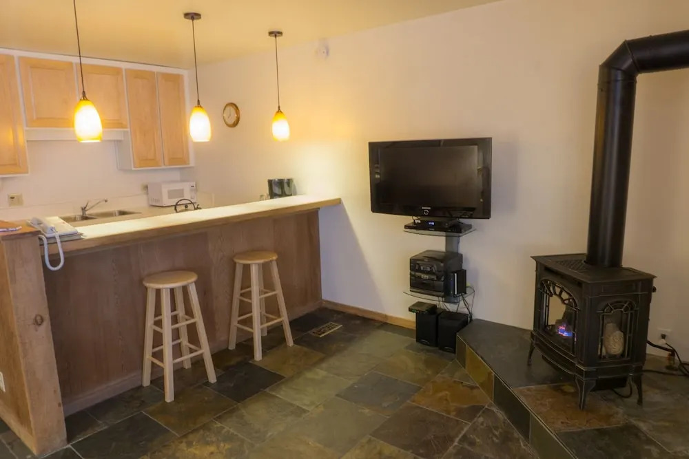 4025 Ski Trails