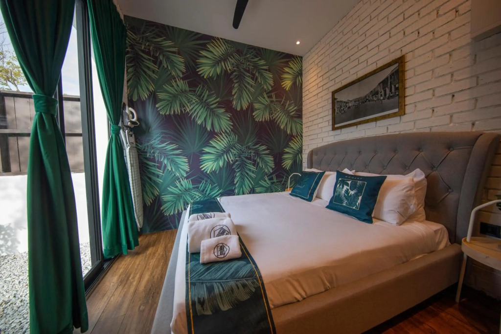 Carnarvon Suites