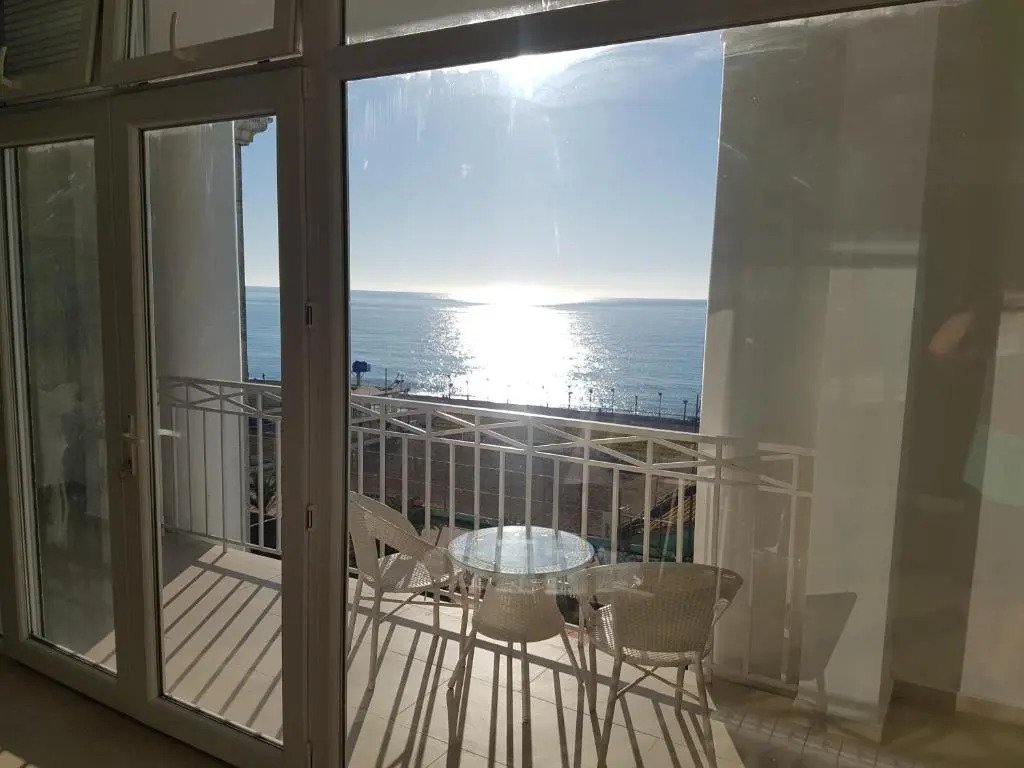 J.R Apartment in the sea