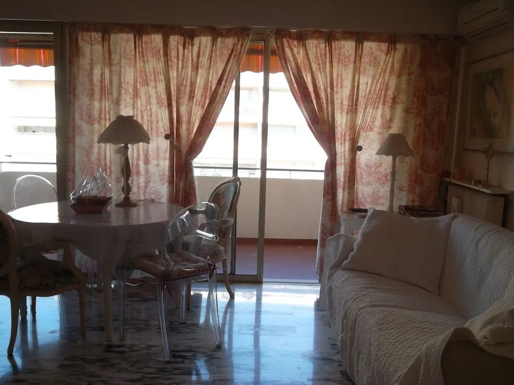 Elegant studio apartment Le Suquet