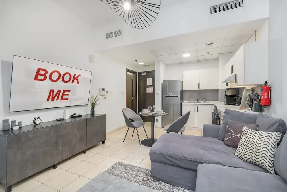 Pleasing 1-bedroom for 4 in JVC for Relaxing Getaway