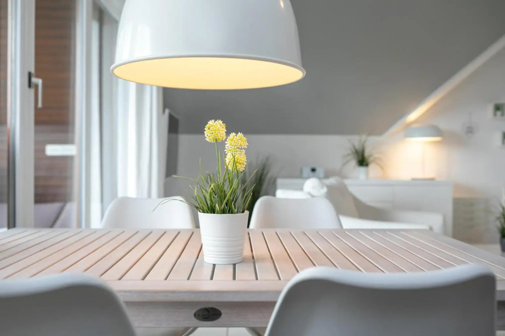 White Lounge