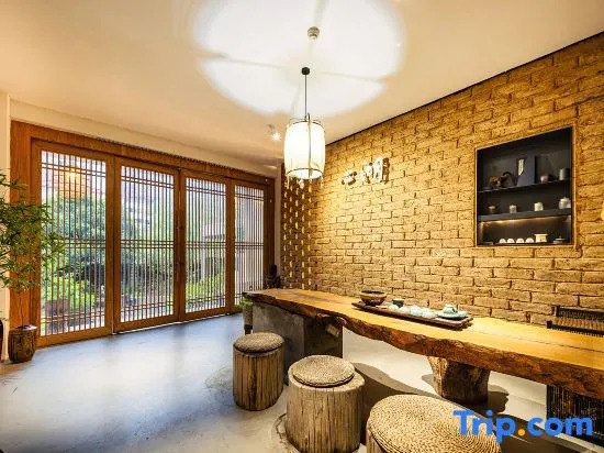 Xinhu B&B