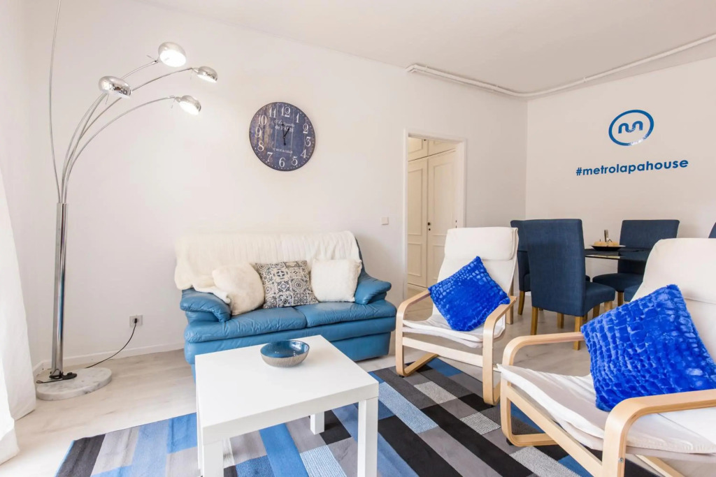 Metro Lapa House with sunny balcony and A/C