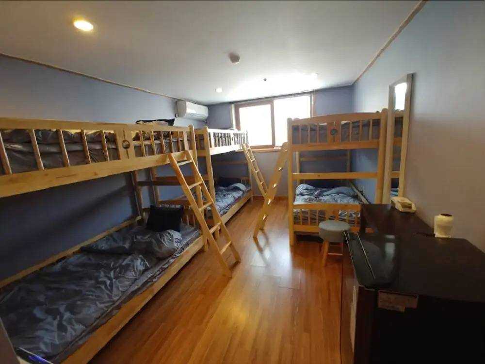 FOUR SEASON GUEST HOUSE - Hostel