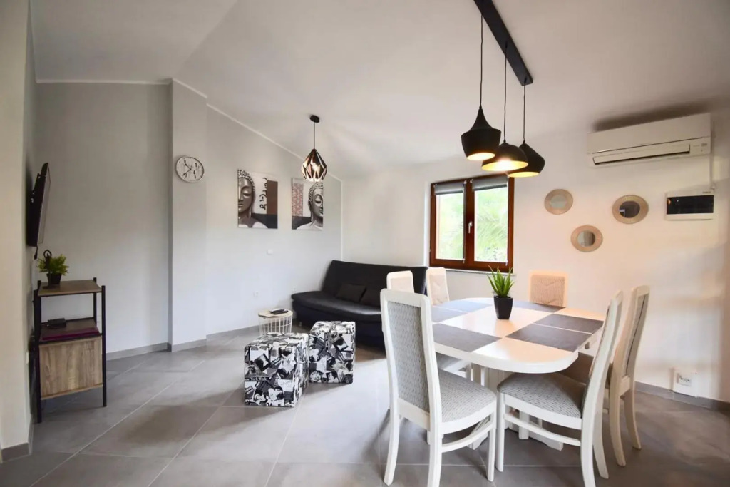 Relaxing holiday house with terrace sea view