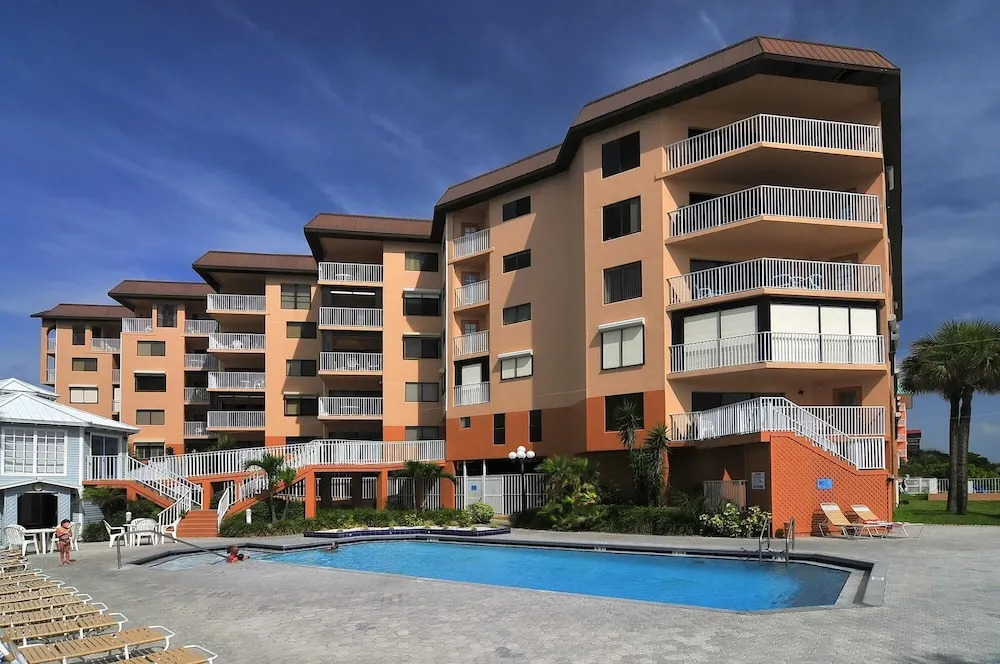 Beach Palms- Unit 102
