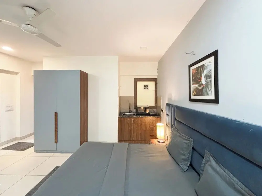 Housr Sector 28 Golf Course Road Next To Phase 1 Metro Station