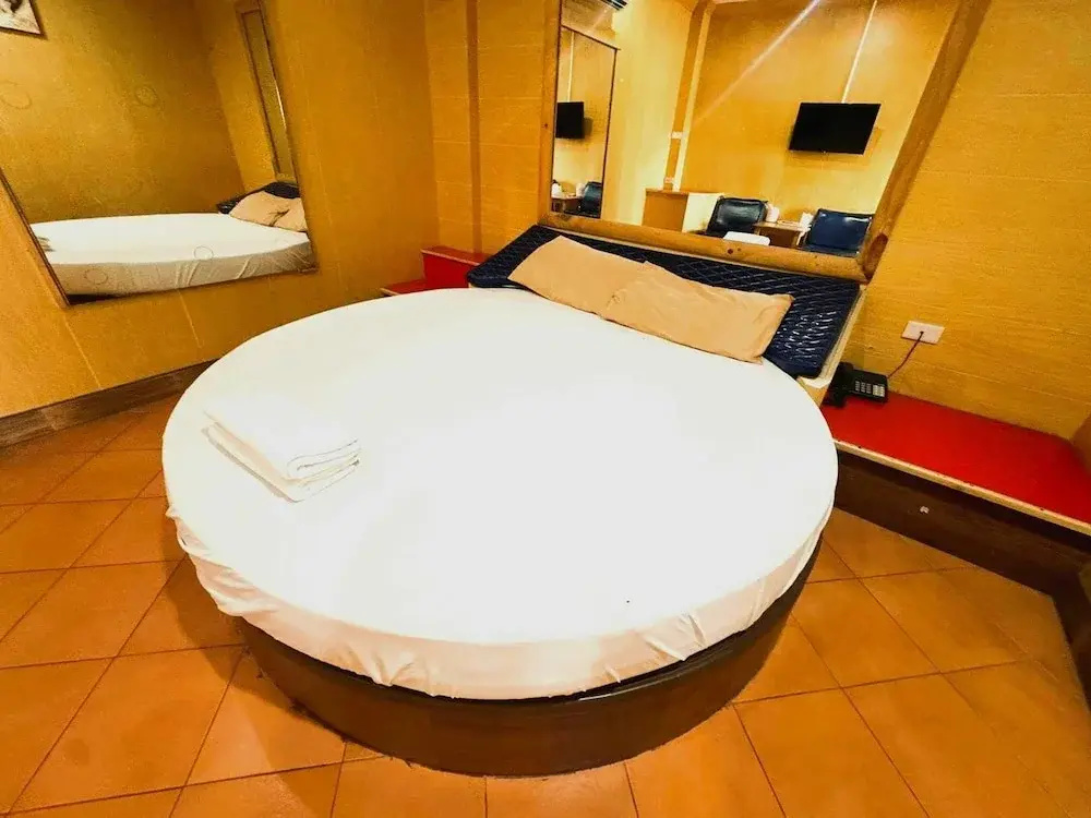 OYO 75583 Fut Fit Fo Fai Inn Hotel