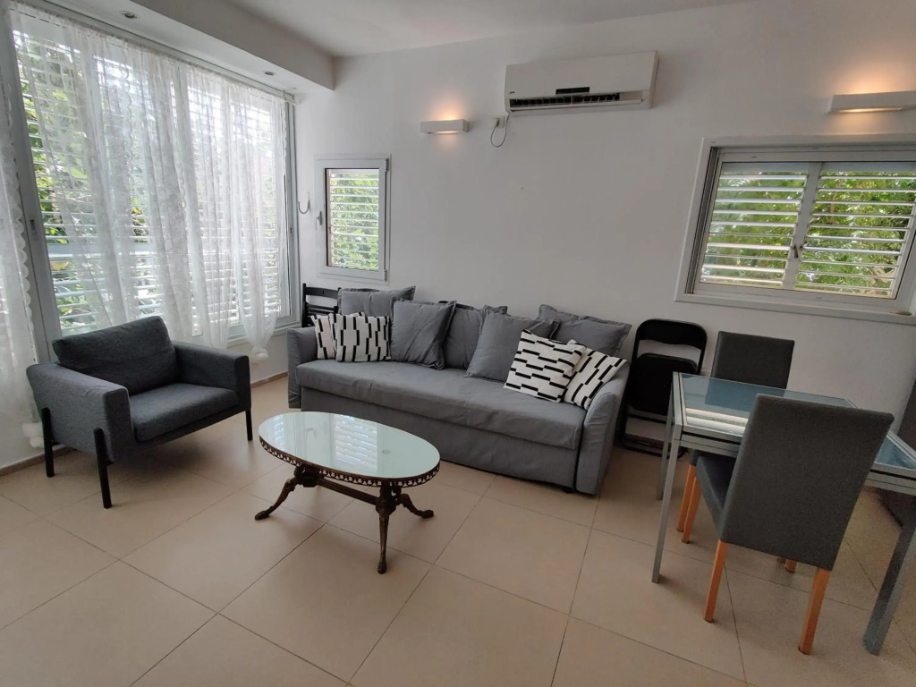 2BDR Holiday Home by Mezizim Beach and TLV Port!