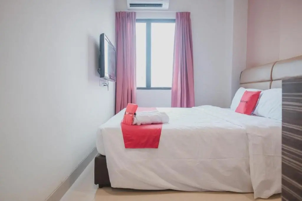 RedDoorz Plus near Ferry Terminal Batam Center
