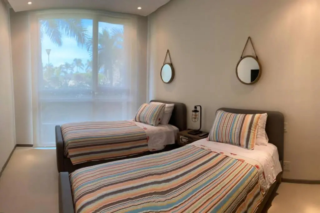 Luxurious First-Floor Apartment in Isla Residences