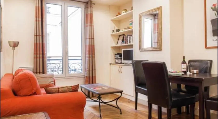 Verneuil-Ten Apartment