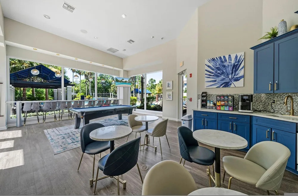 Modern 3BR 2BA Pools Gym Near Airport 5
