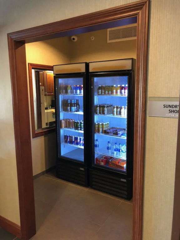 Countryview Inn & Suites