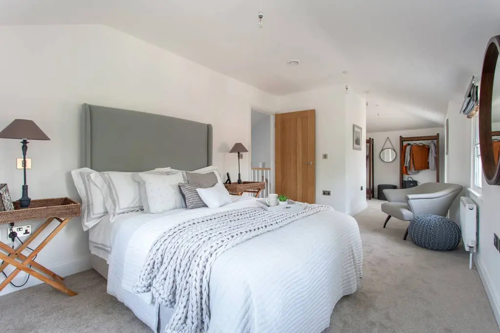 Chic & Luxurious Townhouse - Central Marlow