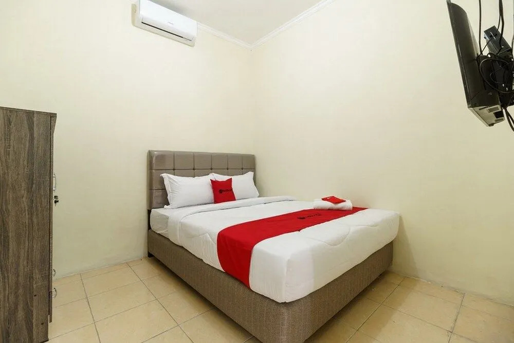 RedDoorz Syariah near RS Mitra Keluarga Depok