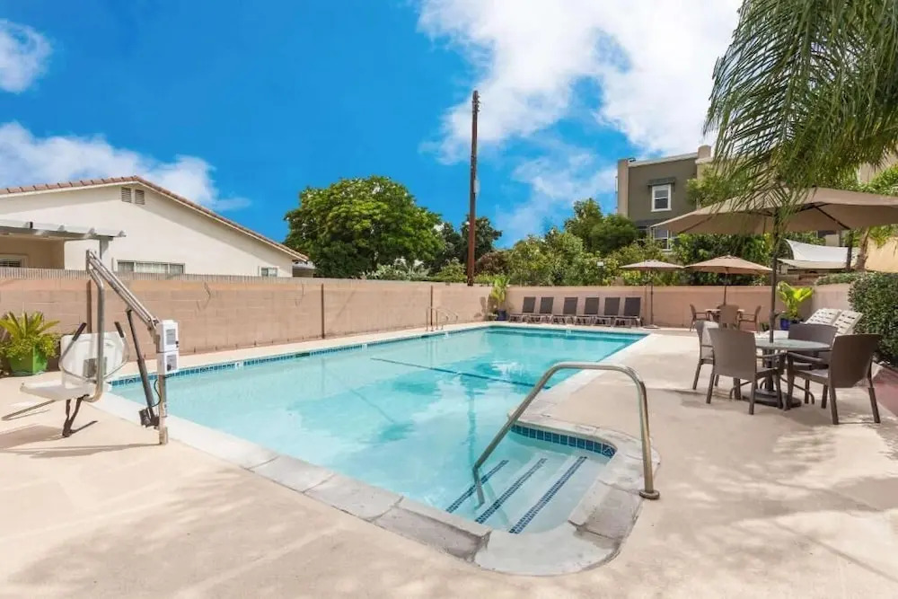 Days Inn And Suites