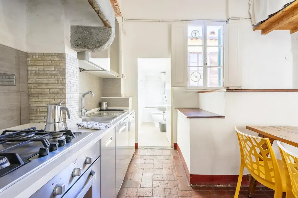 Cerchi 3 in Firenze With 2 Bedrooms and 1 Bathrooms