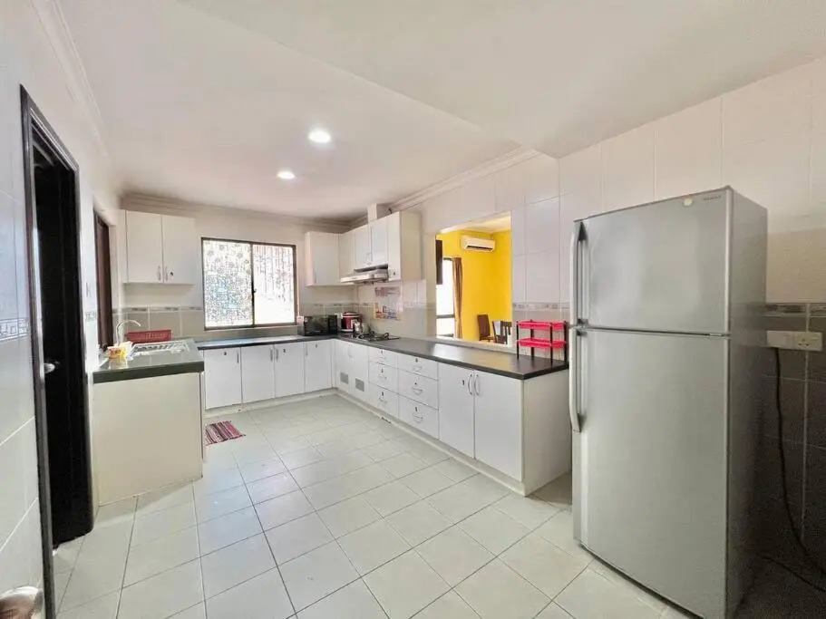 VACATION HOME PENTHOUSE MARINA COURT CONDO RESORT KOTA KINABALU 5 bedrooms 15 pax
