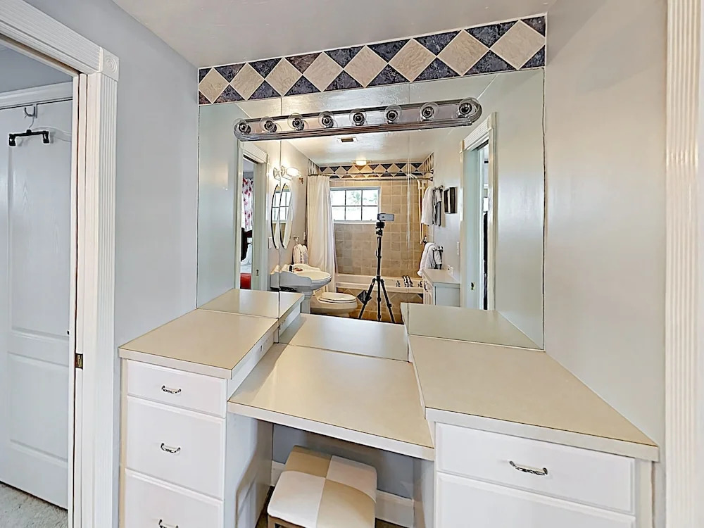 584 Marathon - 3 Br Home