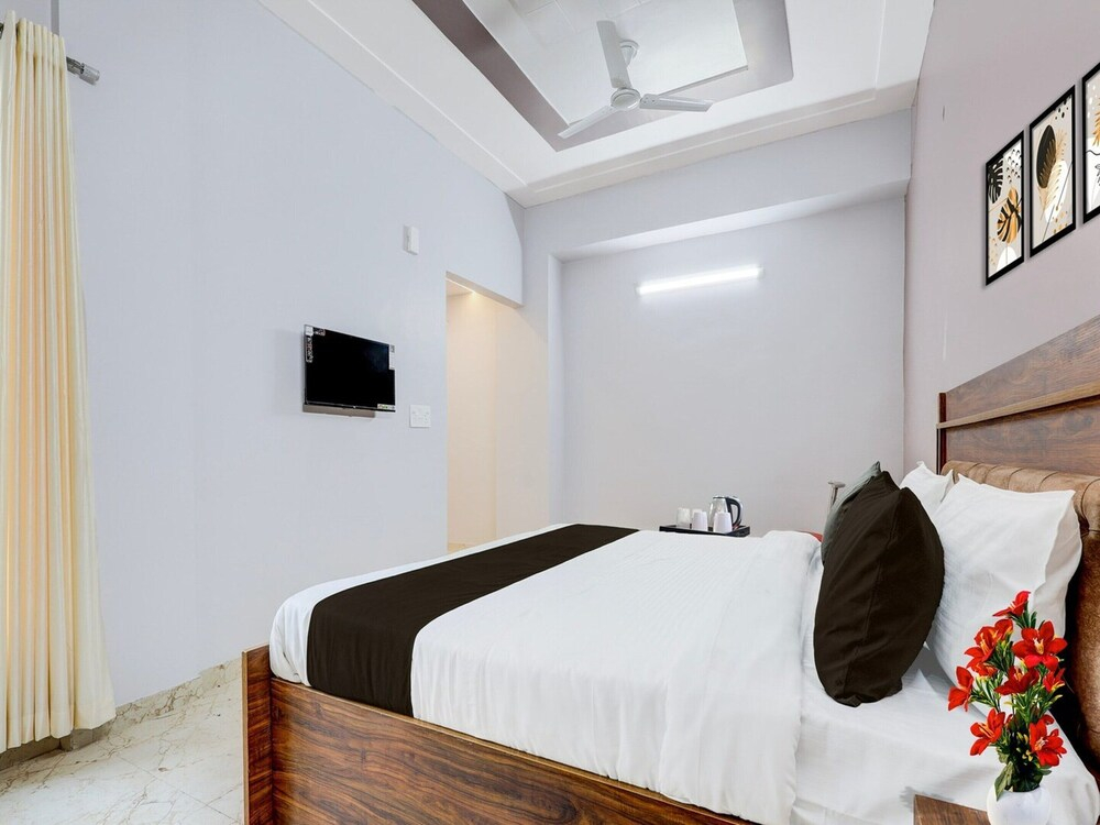 Super Hotel Pari Chowk Formerly The Divine KRC