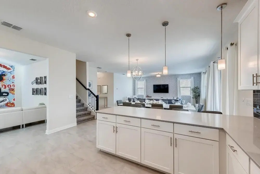 1557 MC - 6BR Poolside Paradise: Ultimate Fun!