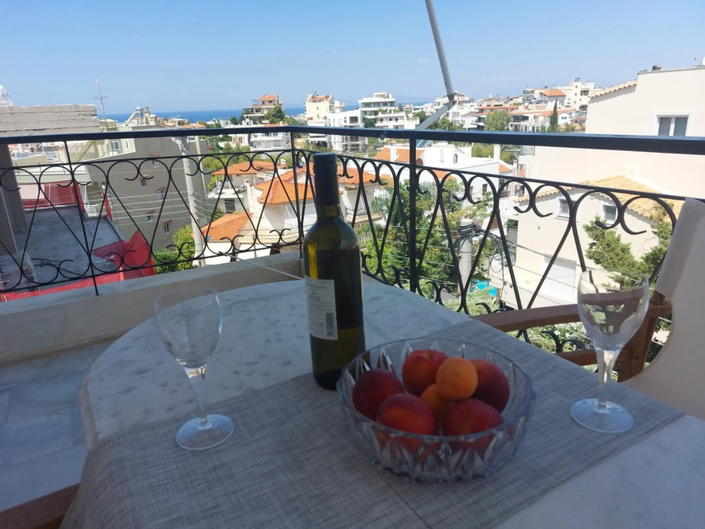 Sea view,big and comfortable appartment in Voula