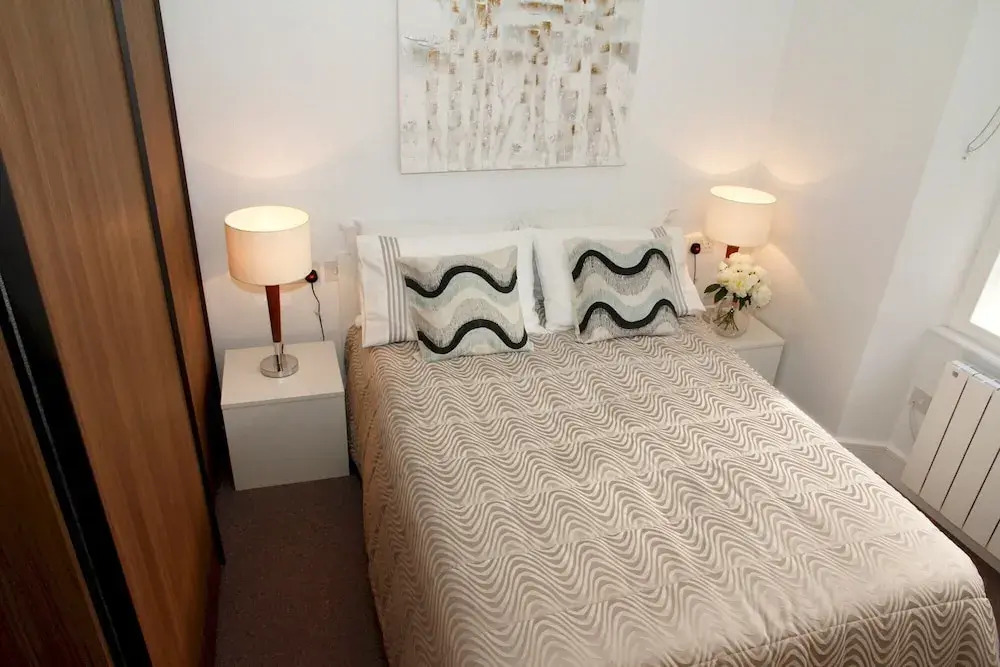 3B Princes Square Luxurious Wonderful Double Bed Apartment