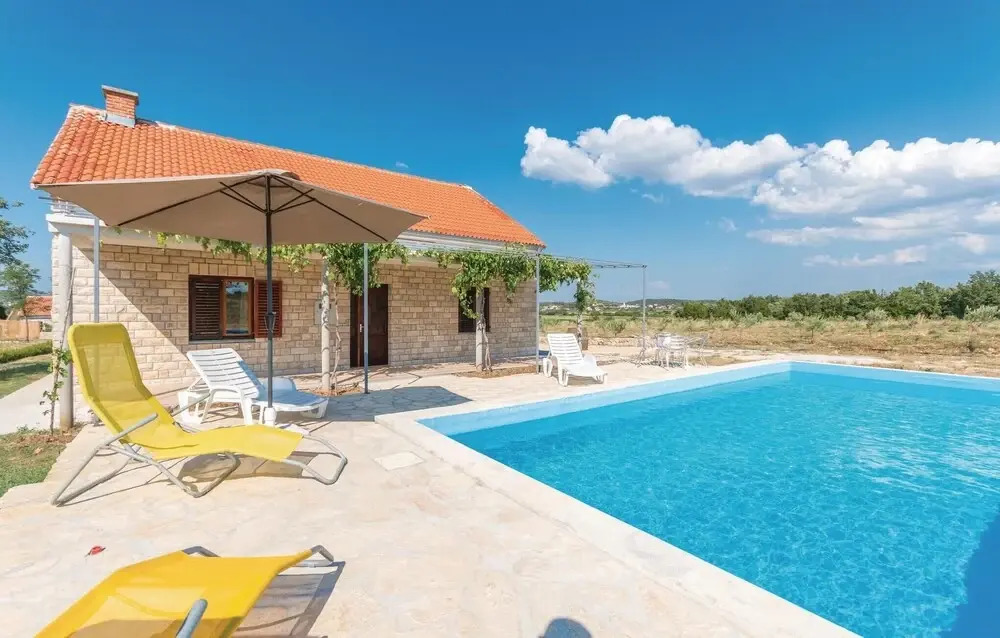 Beautiful Home in Biograd na Moru With 3 Bedrooms, Wifi and Outdoor Swimming Pool