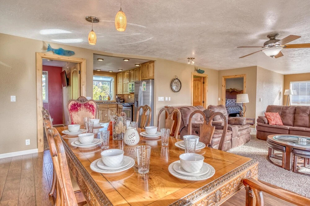 Charming Bungalow with Game Room and Scenic Views - Delightful Coastal Retreat
