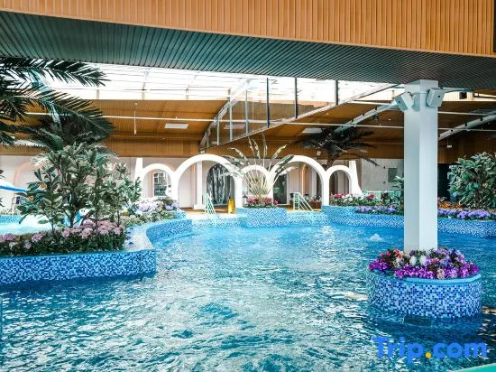 Blue Top Hot Spring Resort (Qinhuangdao Fira Resort)