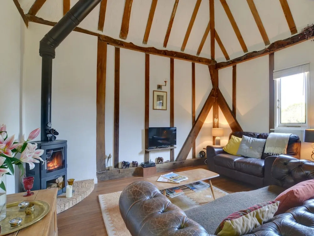 Converted Barn With Excellent Wooden Beams, High Ceiling and a Cosy Terrace