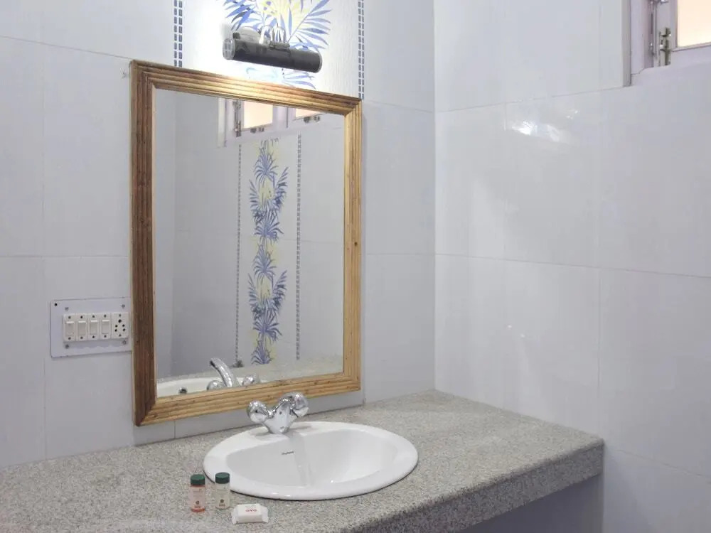 Hotel Sunshine Villa by OYO Rooms