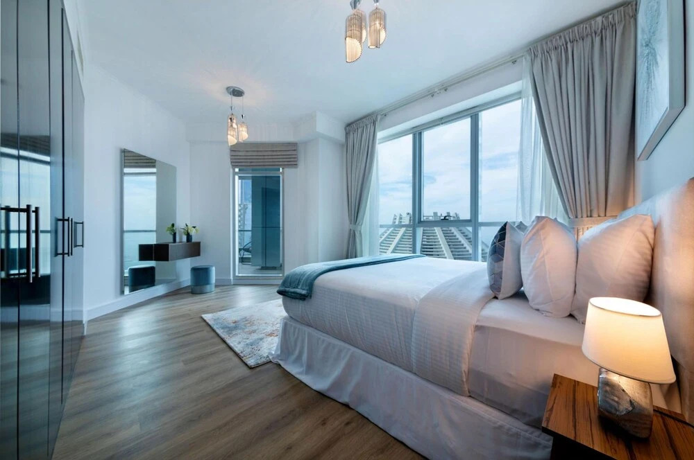 High-floor Trendy Apt w Marina Palm Ocean Vws